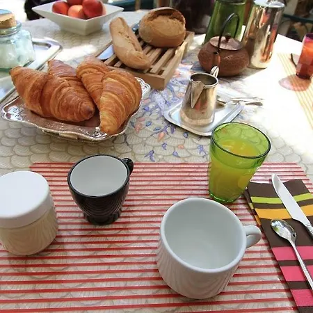 Alojamento de Acomodação e Pequeno-almoço La Tour Aux Papillons