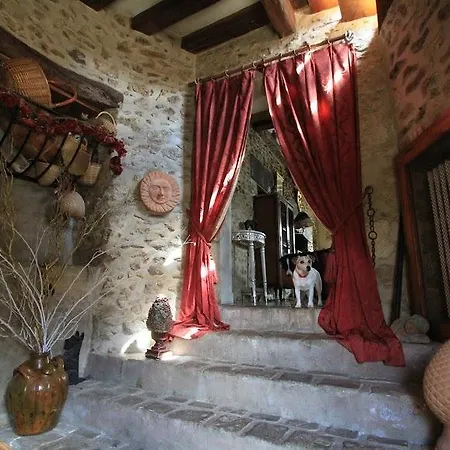 Alojamento de Acomodação e Pequeno-almoço La Tour Aux Papillons La Celle-les-Bordes